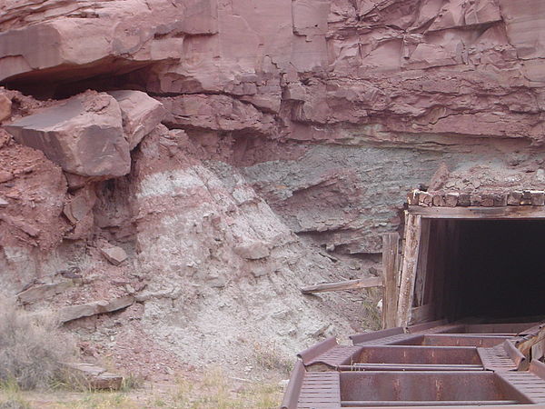 Mi Vida uranium mine in redox mudstones near Moab, Utah