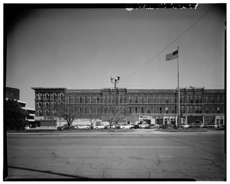 File:VIEW EAST, WEST FACADE - NORTHERN PORTION - Arcade Hotel, Fountain Avenue, bounded by High and Washington Streets, Springfield, Clark County, OH HABS OHIO,12-SPRIF,3-4.tif