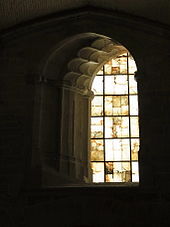 Alabaster window in the Valencia Cathedral. Note the asymmetrical, slanted left side of the wall-frame, which lets sun rays reach the chancel ValenciaCathedral2.JPG