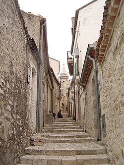 En gata i Guardialfieras historiska centrum
