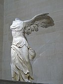 Victoire de Samothrace - vue de trois-quart gauche, gros plan de la statue (2).JPG