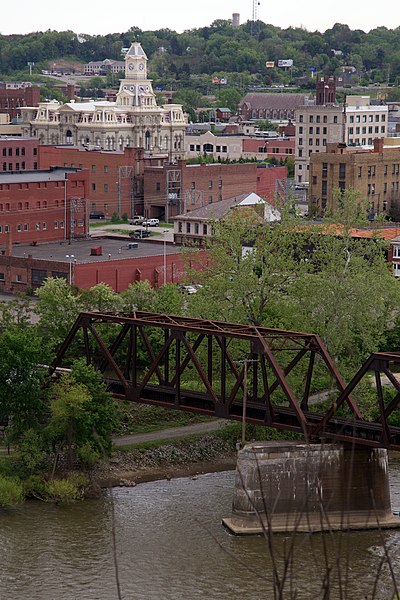 File:View of downtown Zanesville (11630125163).jpg