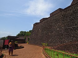 Стіни форту