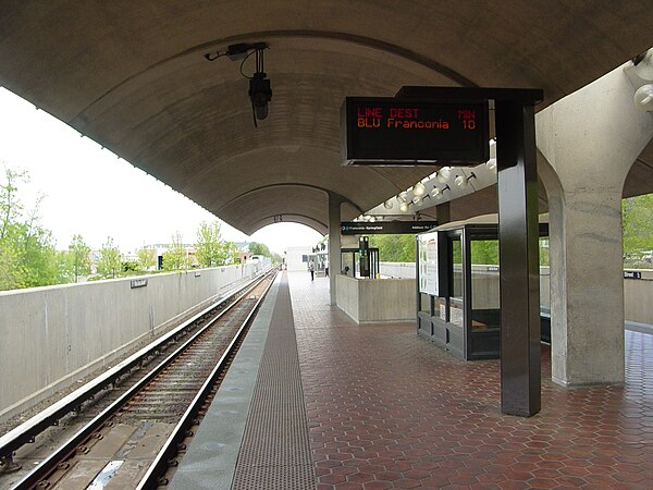 Station platform in April 2005