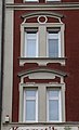 Waltherstraße 32 a; Mietshaus, Fassade mit Putzgliederung in barockisierenden Formen, um 1890/1900; Ladengeschäft mit Fliesenwandverkleidung der Stilstufe 1915/20. (ehemaliges Baudenkmal)