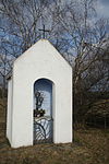 Wayside chapel near Kostníky, Třebíč District.JPG