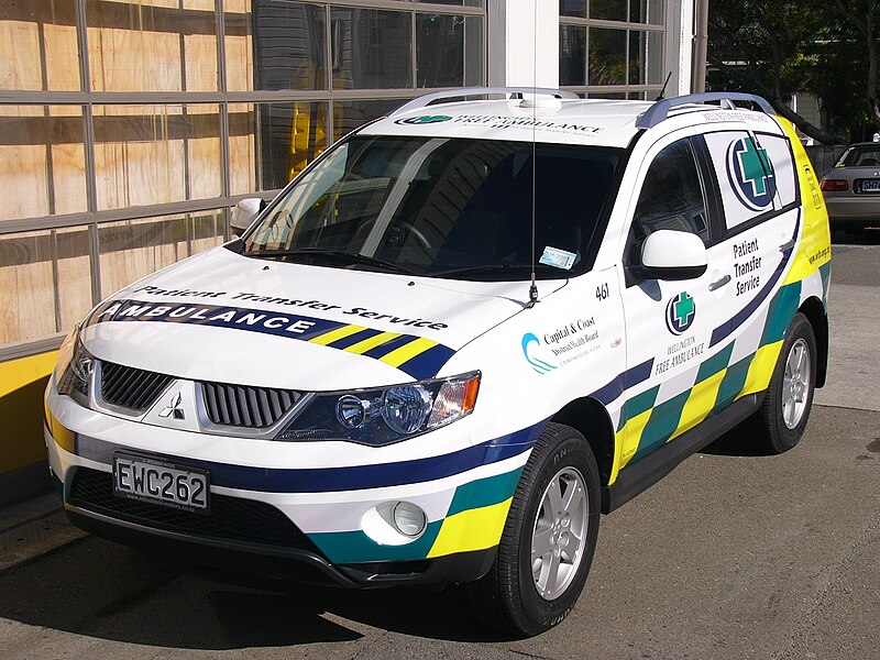 File:Wellington Free Ambulance Patient Transfer Car 461, Mitsubishi Outlander.jpg