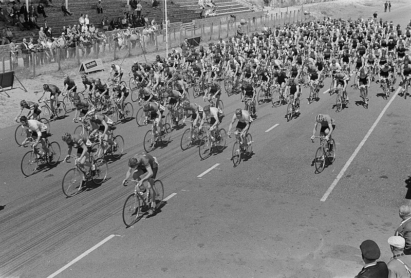 File:Wielerkampioenschap amateurs te Zandvoort, Bestanddeelnr 911-3475.jpg