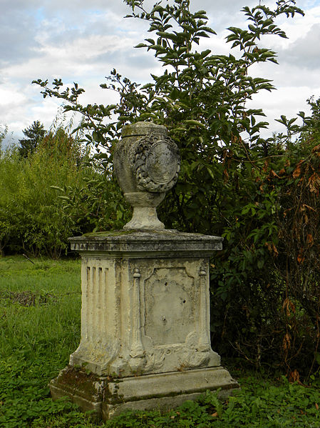 File:Wien-Simmering - Zentralfriedhof evangelische Abteilung - alter Grabstein.jpg