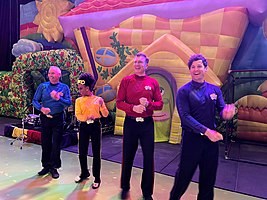 The Wiggles em 2022 (da esquerda para a direita: Anthony Field, Tsehay Hawkins, Simon Pryce, Lachlan Gillespie)