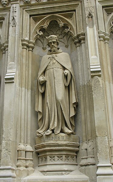 File:William II Rufus sculpture on Canterbury Cathedral.jpg