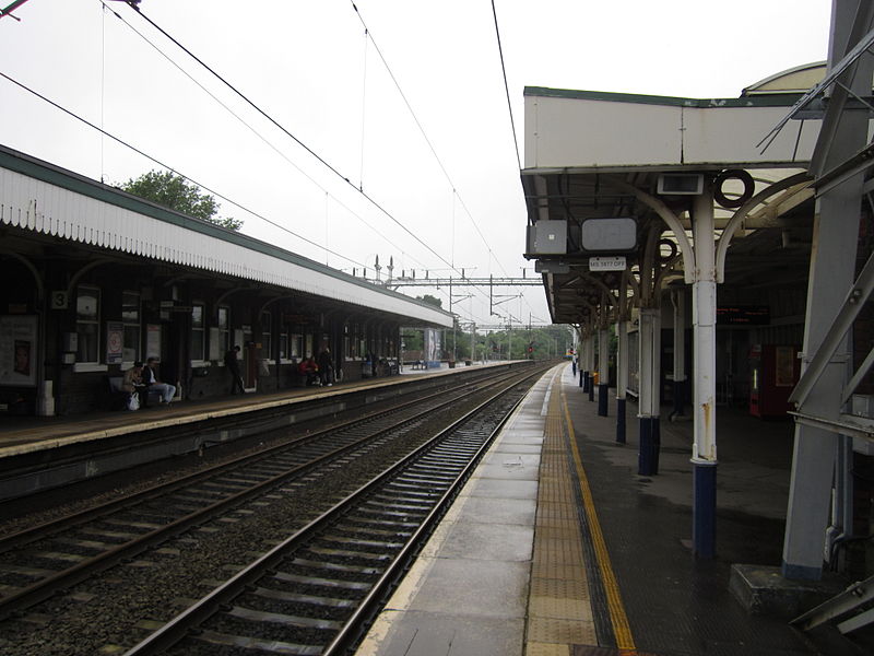 File:Wilmslow railway station (6).JPG