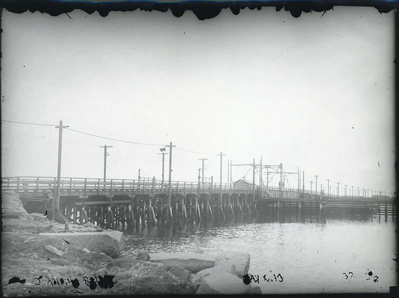 800px-Wooden_bridge_to_Squantum%2C_1919.jpg