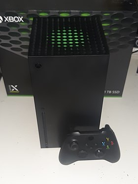 Xbox Series X с геймпадом