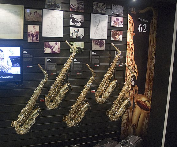 File:Yamaha 62 series Alto Saxophone history - YAS-61 (1969), YAS