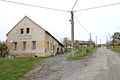 Čeština: Dům u hlavní cesty ve vesnici Zhořec, Plzeňský kraj English: A building next to the main road in the village of Zhořec, Plzeň Region, CZ