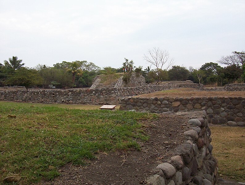 File:Zona Arqueológica de El Chanal en Colima, México (15-01-2003).jpg