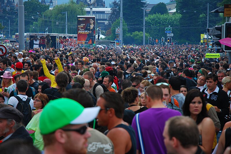 File:Zurich Street Parade 2009 001.jpg