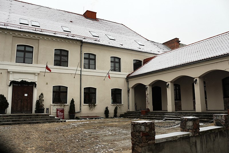 File:!-2014-wschowa-zamek-abri.jpg