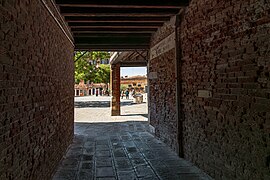 The interior of the Sotoportego De Gheto Novo towards Le Gheto Novo.