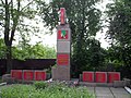 Monument als morts de seixanta soldats de l'Exèrcit Roig a l'escola n° 18