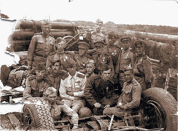 Yuri (second on the left, 1 row) with comrades, 1943-1944