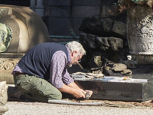 stonemason carving letters