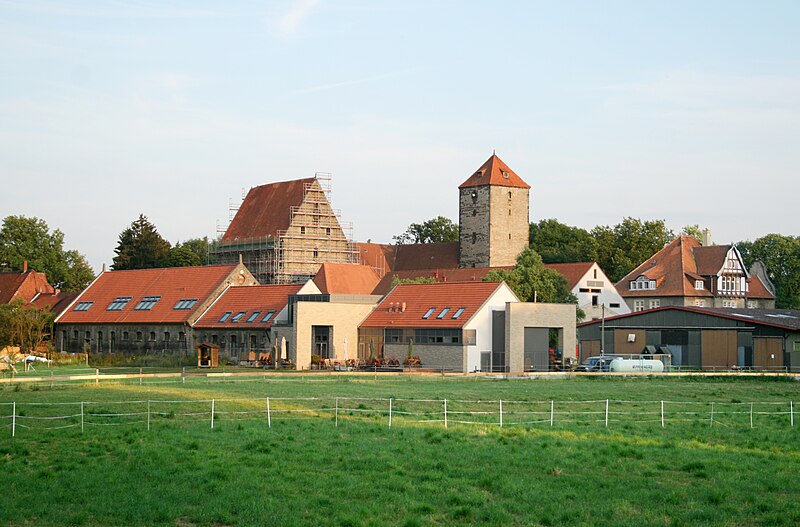 File:1000 Kulturwissenschaftler aus der gesamten Bundesrepublik studieren auf dem Kulturcampus Domaene Marienburg der Stiftung Universität Hildesheim. Foto Isa Lange.jpg