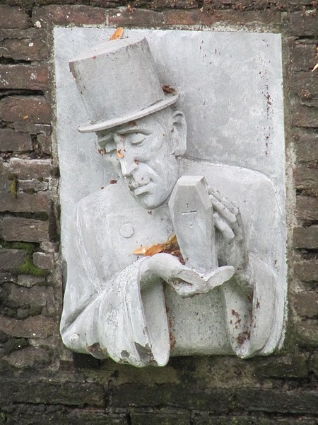 File:20100805-013 Amersfoort - Waterspuwer aan de Langegracht.jpg