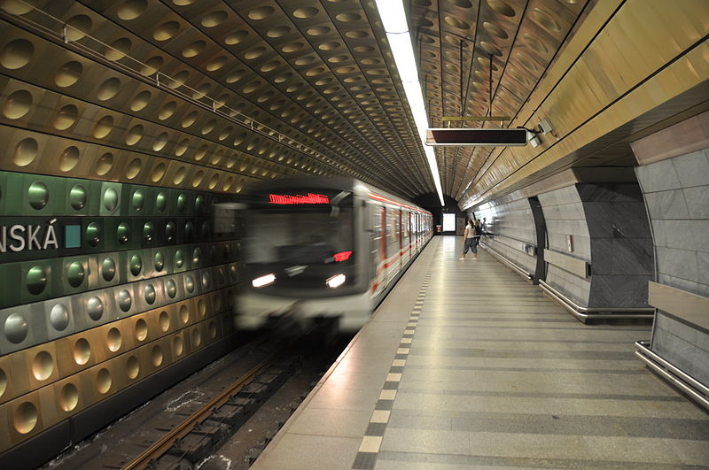 File:2011-05-31-praha-metro-by-RalfR-49.jpg