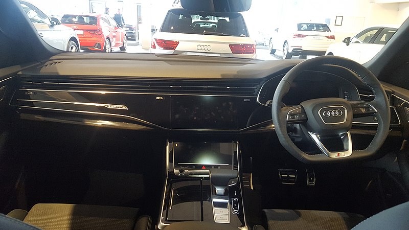 File:2019 Audi Q8 TDi Quattro 50 Interior.jpg