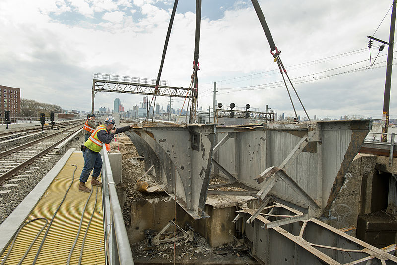 File:48th Street Bridge Removal (26268328006).jpg