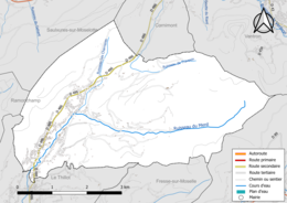 Réseaux hydrographique et routier du Ménil.