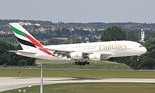 A380 der Emirates landet in München