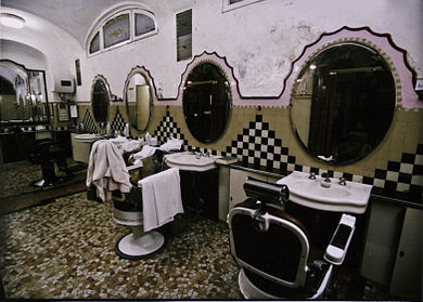 Inside - the barber's shop Albergo diurno - Milano.jpg