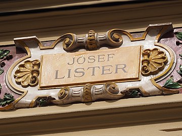 Plaque commemorating Joseph Lister on the facade of the polyclinic in Vienna