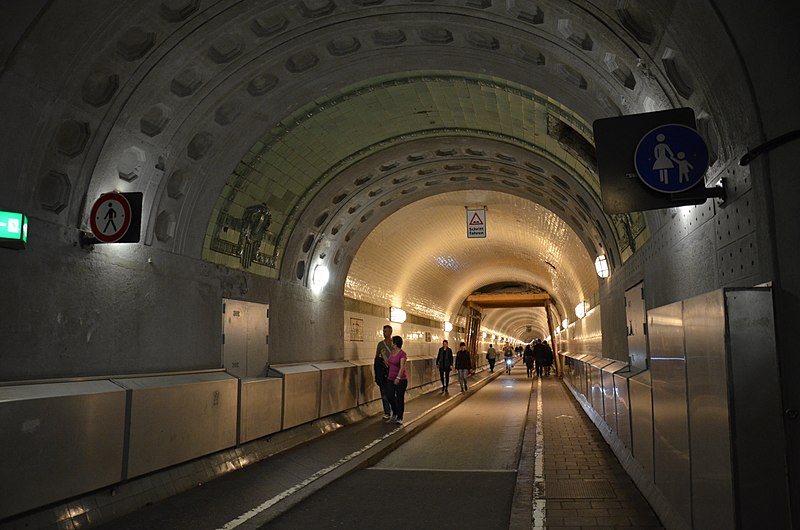 File:Alter Elbtunnel 2017 2.jpg