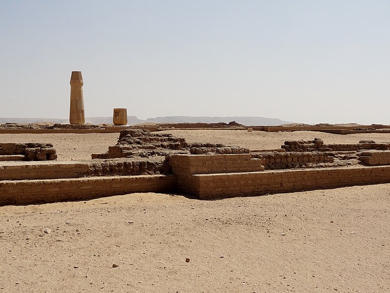 File:Amarna Kleiner Aton-Tempel 07.jpg