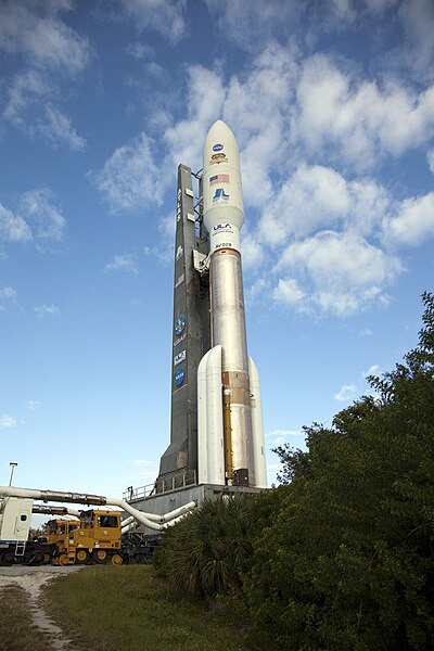 File:Atlas V with MSL on Board rolls to launch Pad 41.jpg