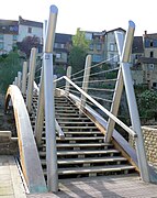 Accès à la passerelle depuis le quai des Îles, en mai 2012.