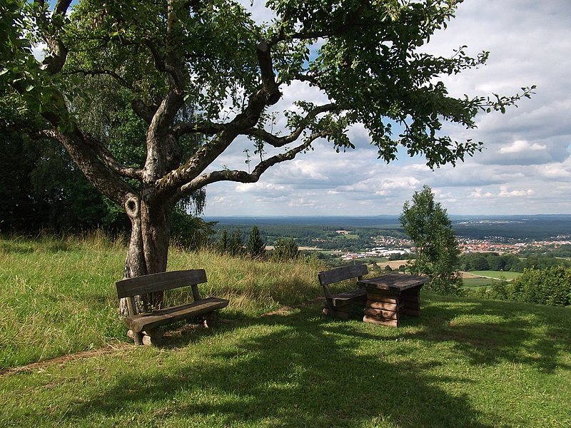 File:Aussichtsplateau Schloßberg - panoramio.jpg