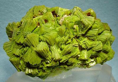 Autunite-142365.jpg