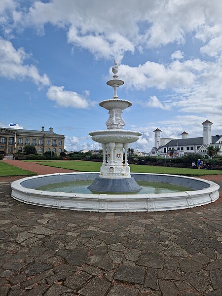 File:Ayr, Esplanade, Steven Memorial Fountain.jpg