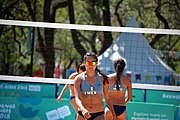 Deutsch: Beachvolleyball bei den Olympischen Jugendspielen 2018; Tag 8, 14. Oktober 2018; Mädchen, Achtelfinale – Mexiko-China 0:2 (15–21/16–21) English: Beach volleyball at the 2018 Summer Youth Olympics at 14 October 2018 – Girls Round of 16 – Mexico-China 0:2 (15–21/16–21)