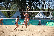 Deutsch: Beachvolleyball bei den Olympischen Jugendspielen 2018; Tag 8, 14. Oktober 2018; Mädchen, Achtelfinale – Mexiko-China 0:2 (15–21/16–21) English: Beach volleyball at the 2018 Summer Youth Olympics at 14 October 2018 – Girls Round of 16 – Mexico-China 0:2 (15–21/16–21)