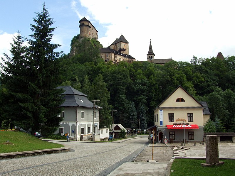 File:Beautifull Oravski castle - panoramio (2).jpg