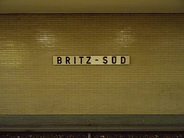 Berlin - U-Bahnhof Britz-Süd (15758843510).jpg