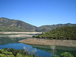 Das Bouquet Reservoir, westlich von Pamdale, Kalifornien