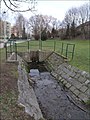 Ústí do kanalizace pod rybníkem, odstraněné při revitalizaci roku 2018