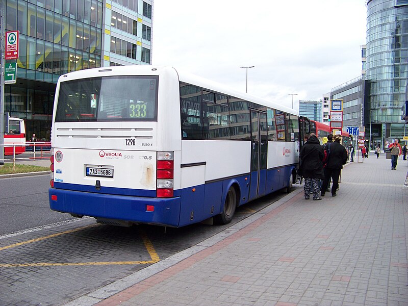 File:Budějovická, SOR C 10,5 na lince 333.jpg